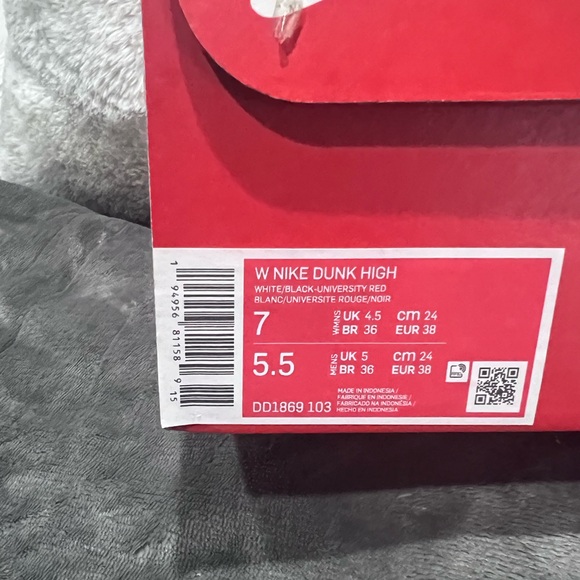 Nike Dunks - Picture 6 of 6